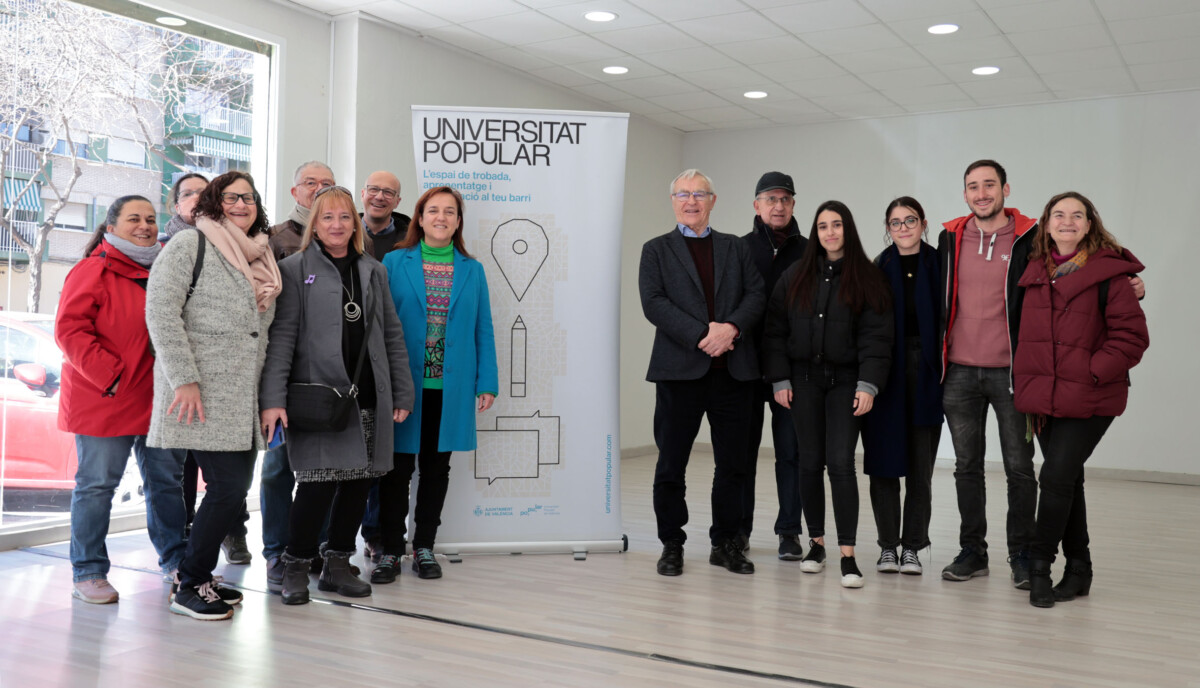 El alcalde Ribó y la concejal Isabel Lozano visitan el nuevo local en el que se ubicará la Universidad Popular en Campanar
